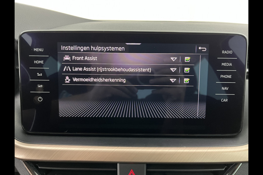 Škoda SCALA 1.0 TSI Business Edition (INCL.BTW) Aut. *FULL-LED | DIGI-COCKPIT | HEATED-COMFORTSEATS | CARPLAY | LANE-ASSIST | NAVI-FULLMAP | ECC | PDC | CRUISE | 18''ALU*