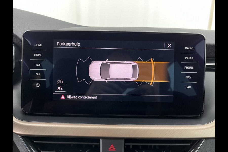 Škoda SCALA 1.0 TSI Business Edition (INCL.BTW) Aut. *FULL-LED | DIGI-COCKPIT | HEATED-COMFORTSEATS | CARPLAY | LANE-ASSIST | NAVI-FULLMAP | ECC | PDC | CRUISE | 18''ALU*
