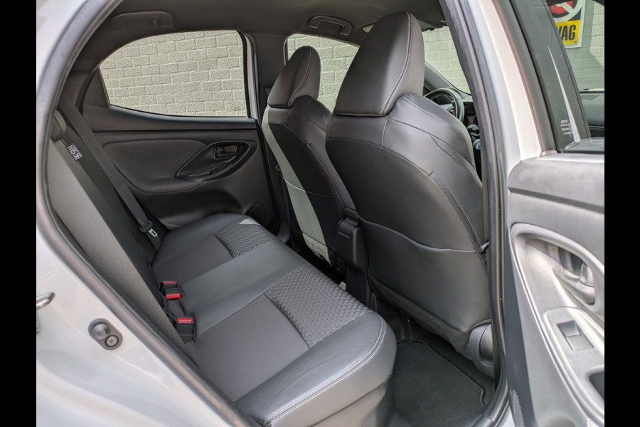 Toyota Yaris 1.5 Hybrid Executive|Head-Up|JBL|Sportstoelen|Blindspot|LED|Keyless-Entry/Go|Stoelverw.|Adaptive-Cruise|Mat-Grijs