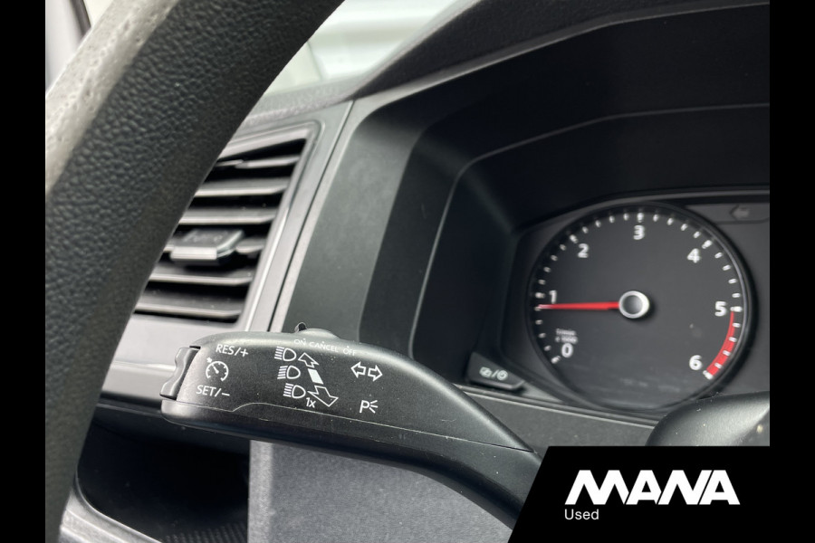 Volkswagen Transporter 2.0 TDI L2H1 102PK Carplay Trekhaak Imperiaal Cruise control