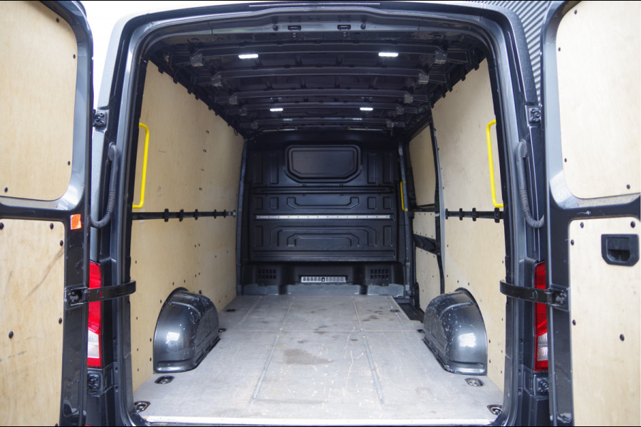 Volkswagen Crafter 35 2.0 TDI L3H2(L2H1) 177PK AUT. LEDER, CAMERA, CRUISE, CARPLAY, NAVI, ERGO ACTIVE STOELEN, AIRCO, NAVI