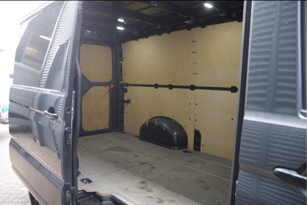Volkswagen Crafter 35 2.0 TDI L3H2(L2H1) 177PK AUT. LEDER, CAMERA, CRUISE, CARPLAY, NAVI, ERGO ACTIVE STOELEN, AIRCO, NAVI