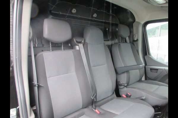 Renault Master T33 2.3 dCi, 131pk, L2H2, Euro6, 3-Zits, Trekhaak, PDC.