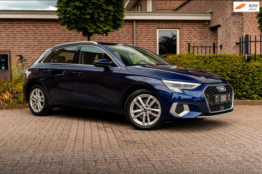 Audi A3 Sportback 40 TFSI e Business Edition 204 PK Ambiance Adaptive Keyless Elek.Klep Stoelverwarming 17''