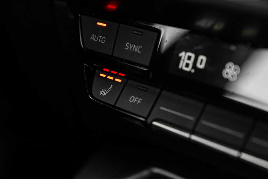 Audi A3 Sportback 40 TFSI e Business Edition 204 PK Ambiance Adaptive Keyless Elek.Klep Stoelverwarming 17''