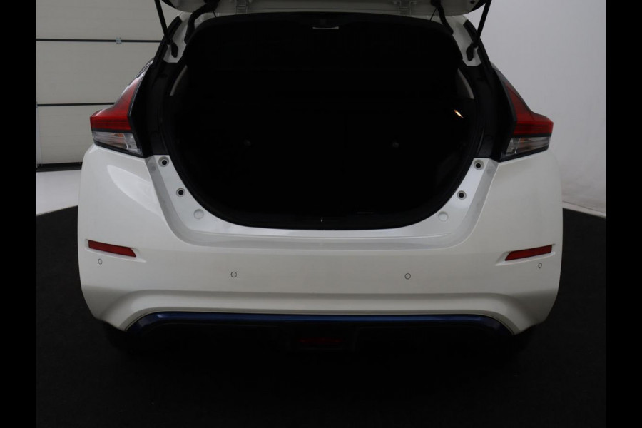 Nissan Leaf Tekna 40 kWh | SOH 85,6% | Stoelverwarming | 360 Camera | Adaptive cruise | Carplay | Navigatie | Achterbankverwarming | Bose Sound | Full LED | Side Assist | File Assistent | Climate control