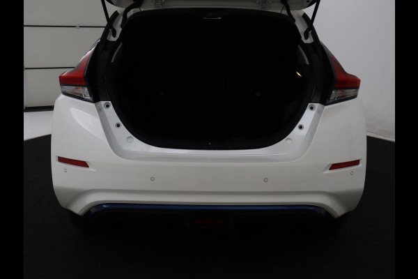 Nissan Leaf Tekna 40 kWh | SOH 85,6% | Stoelverwarming | 360 Camera | Adaptive cruise | Carplay | Navigatie | Achterbankverwarming | Bose Sound | Full LED | Side Assist | File Assistent | Climate control