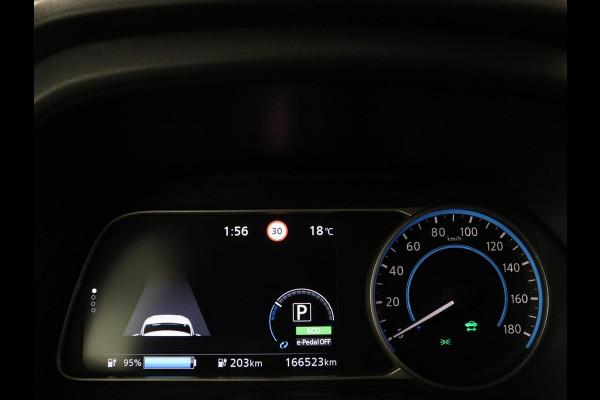 Nissan Leaf Tekna 40 kWh | SOH 85,6% | Stoelverwarming | 360 Camera | Adaptive cruise | Carplay | Navigatie | Achterbankverwarming | Bose Sound | Full LED | Side Assist | File Assistent | Climate control