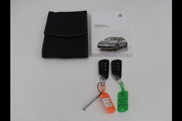 Volkswagen Golf 1.4 eHybrid Style | SOH 88,8% | Head-Up | Stoelverwarming | Trekhaak | Sfeerverlichting | Massage | Camera | Keyless | Matrix LED | Carplay | Adaptive cruise | Memory | Climate control | PHEV | Plug In