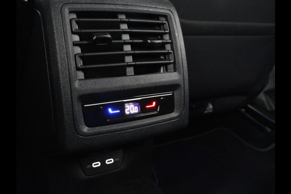 Volkswagen Golf 1.4 eHybrid Style | SOH 88,8% | Head-Up | Stoelverwarming | Trekhaak | Sfeerverlichting | Massage | Camera | Keyless | Matrix LED | Carplay | Adaptive cruise | Memory | Climate control | PHEV | Plug In