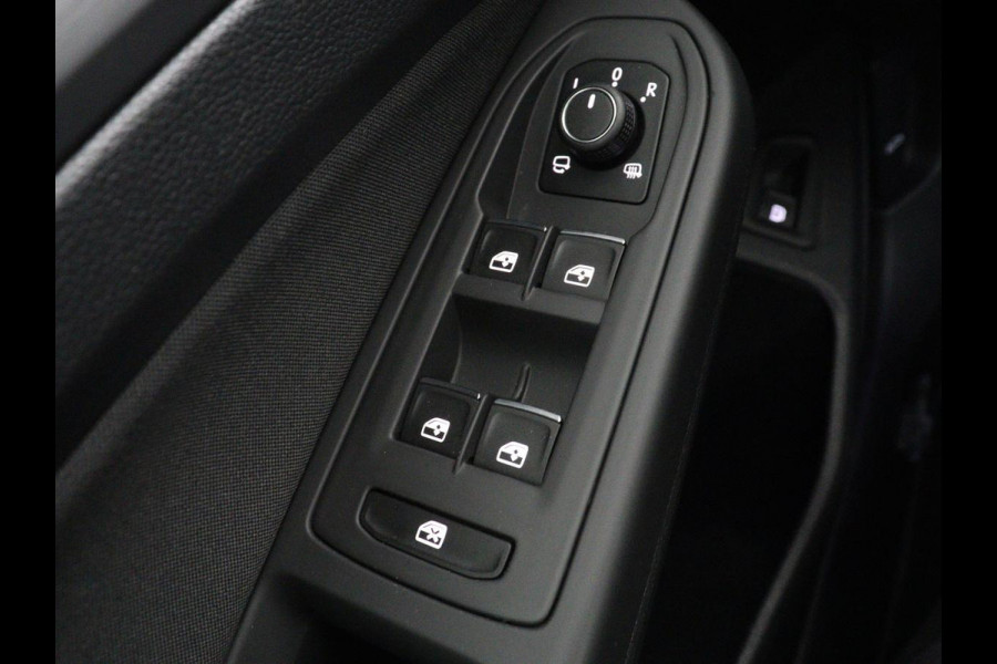 Volkswagen Golf 1.4 eHybrid Style | SOH 88,8% | Head-Up | Stoelverwarming | Trekhaak | Sfeerverlichting | Massage | Camera | Keyless | Matrix LED | Carplay | Adaptive cruise | Memory | Climate control | PHEV | Plug In