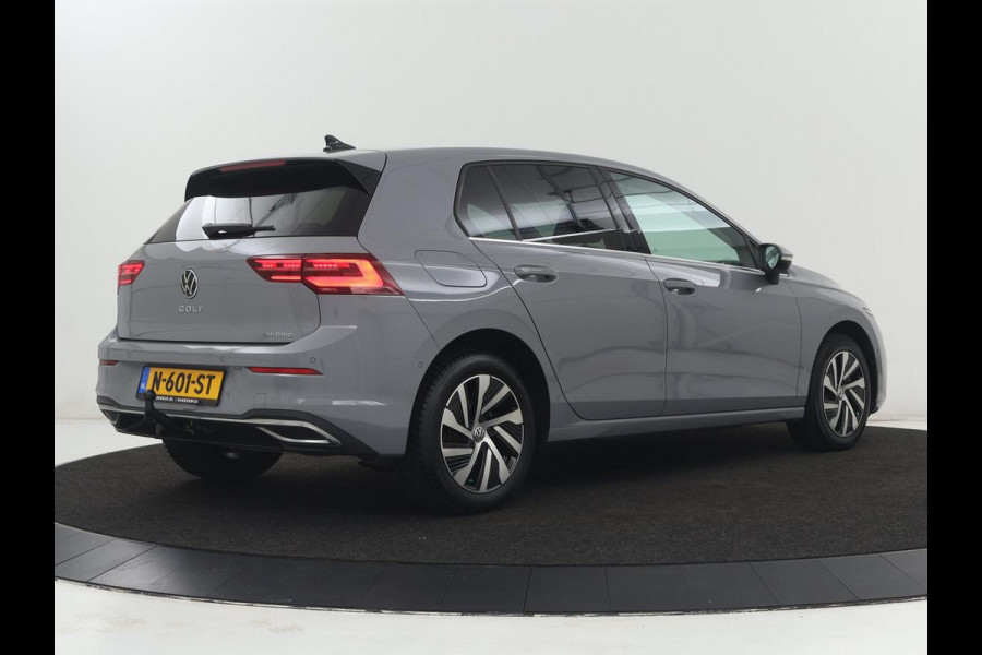 Volkswagen Golf 1.4 eHybrid Style | SOH 88,8% | Head-Up | Stoelverwarming | Trekhaak | Sfeerverlichting | Massage | Camera | Keyless | Matrix LED | Carplay | Adaptive cruise | Memory | Climate control | PHEV | Plug In