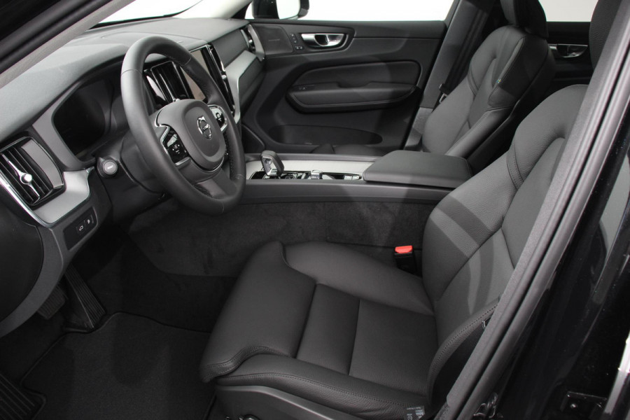 Volvo XC60 2.0 T6 Plug-in hybrid AWD Plus Dark Adaptieve cruise control Leder Navigatie Google Harman Kardon Panorama dak Lichtmetalen Velgen 19" Dab Stoelverwarming Camera Led Climate control Apple Carplay/ Android Auto