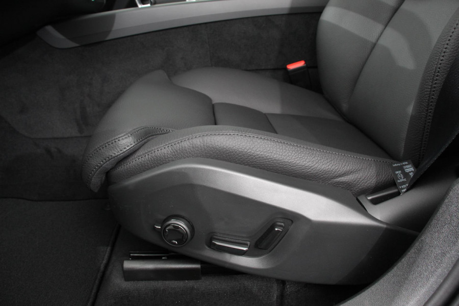 Volvo XC60 2.0 T6 Plug-in hybrid AWD Plus Dark Adaptieve cruise control Leder Navigatie Google Harman Kardon Panorama dak Lichtmetalen Velgen 19" Dab Stoelverwarming Camera Led Climate control Apple Carplay/ Android Auto