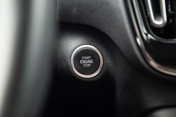 Volvo XC40 1.5 T4 Recharge Inscription AUTOMAAT / PLUG IN HYBRID / CARPLAY / CAMERA / STOELVERWARMING