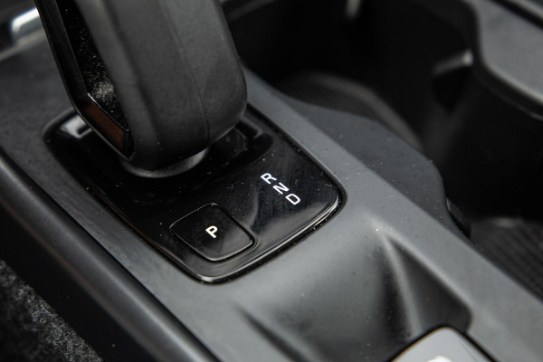 Volvo XC40 1.5 T4 Recharge Inscription AUTOMAAT / PLUG IN HYBRID / CARPLAY / CAMERA / STOELVERWARMING