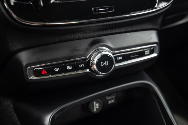 Volvo XC40 1.5 T4 Recharge Inscription AUTOMAAT / PLUG IN HYBRID / CARPLAY / CAMERA / STOELVERWARMING