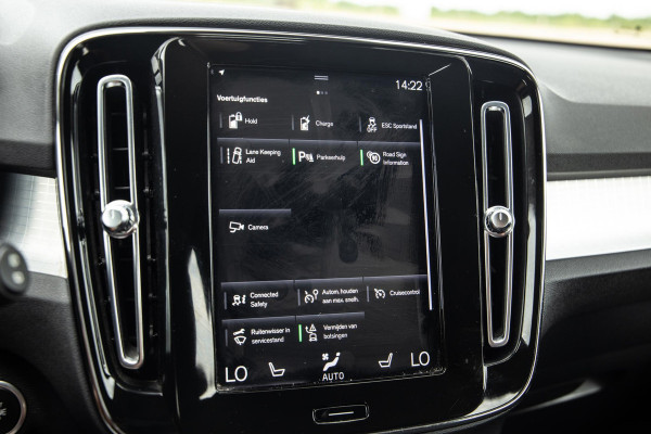 Volvo XC40 1.5 T4 Recharge Inscription AUTOMAAT / PLUG IN HYBRID / CARPLAY / CAMERA / STOELVERWARMING