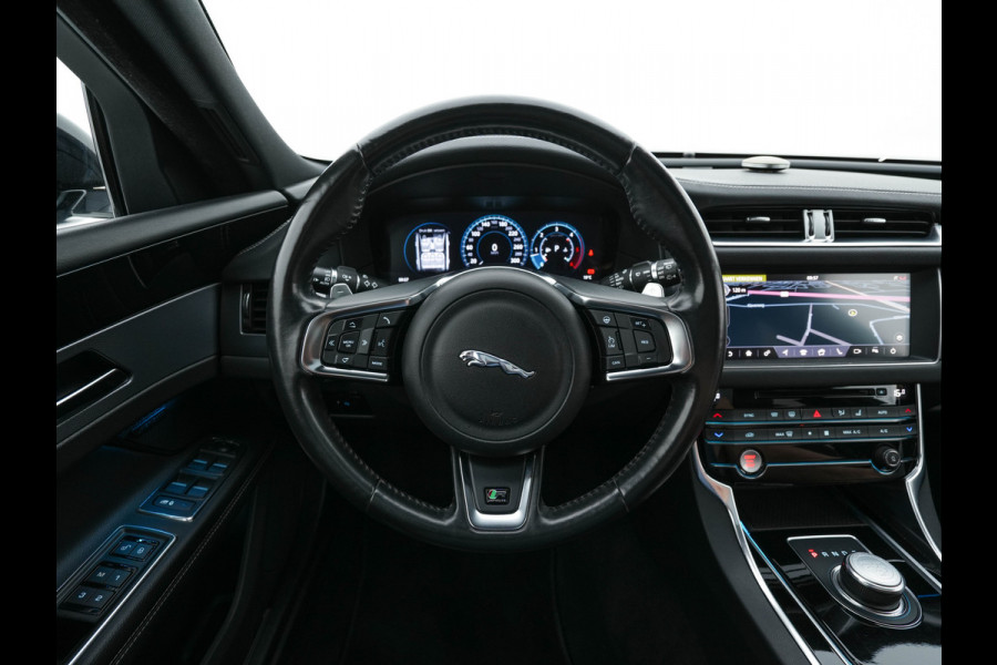 Jaguar XF Sportbrake 2.0d Portfolio Aut. *PANO | LEATHER | FULL-LED | MEMORY-PACK | DIGI-COCKPIT | HEATED-COMFORTSEATS | NAVI-FULLMAP | CAMERA | PRIVACY-GLASS | SHIFTPADDLES | AMBIENT-LIGHT | ECC | PDC | CRUISE | 20''ALU*