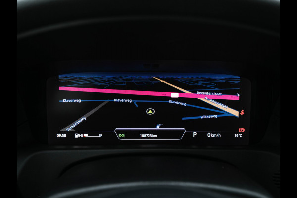 Jaguar XF Sportbrake 2.0d Portfolio Aut. *PANO | LEATHER | FULL-LED | MEMORY-PACK | DIGI-COCKPIT | HEATED-COMFORTSEATS | NAVI-FULLMAP | CAMERA | PRIVACY-GLASS | SHIFTPADDLES | AMBIENT-LIGHT | ECC | PDC | CRUISE | 20''ALU*