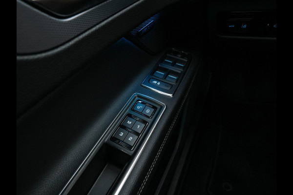 Jaguar XF Sportbrake 2.0d Portfolio Aut. *PANO | LEATHER | FULL-LED | MEMORY-PACK | DIGI-COCKPIT | HEATED-COMFORTSEATS | NAVI-FULLMAP | CAMERA | PRIVACY-GLASS | SHIFTPADDLES | AMBIENT-LIGHT | ECC | PDC | CRUISE | 20''ALU*