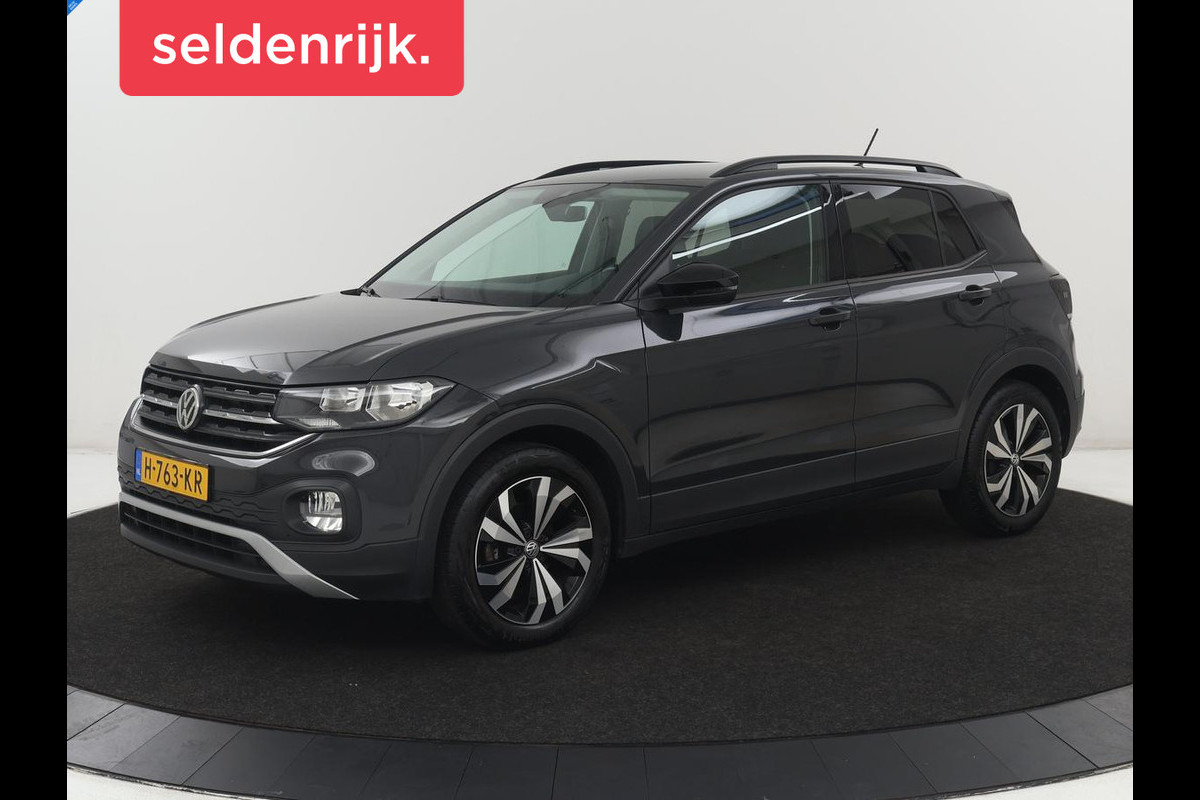 Volkswagen T-Cross 1.0 TSI Life | Adaptive cruise | Side Assist | Sportstoelen | Getint glas | 17'' | Airco | Parkeerhulp | Bluetooth | Regen-/lichtsensor