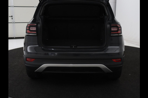 Volkswagen T-Cross 1.0 TSI Life | Adaptive cruise | Side Assist | Sportstoelen | Getint glas | 17'' | Airco | Parkeerhulp | Bluetooth | Regen-/lichtsensor