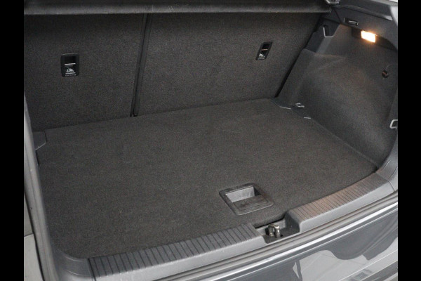 Volkswagen T-Cross 1.0 TSI Life | Adaptive cruise | Side Assist | Sportstoelen | Getint glas | 17'' | Airco | Parkeerhulp | Bluetooth | Regen-/lichtsensor