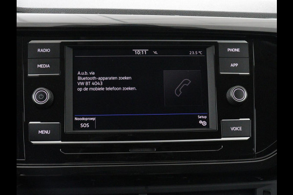 Volkswagen T-Cross 1.0 TSI Life | Adaptive cruise | Side Assist | Sportstoelen | Getint glas | 17'' | Airco | Parkeerhulp | Bluetooth | Regen-/lichtsensor