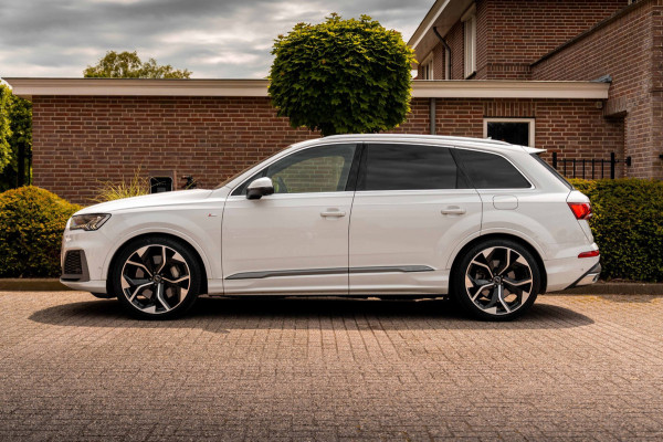 Audi Q7 55 TFSI e Quattro Pro Line S 381 PK 3x S-Line Luchtvering 360 Camera Elek. Trekhaak 22''