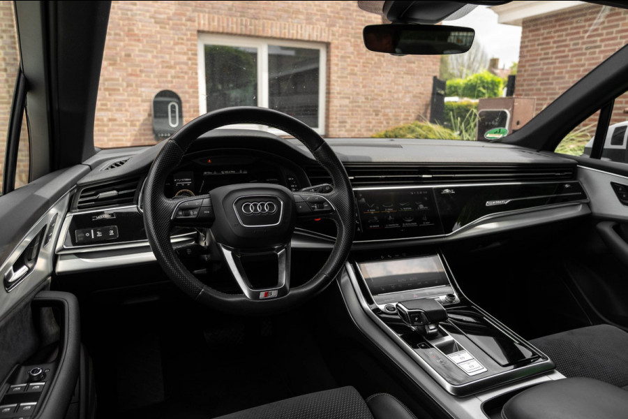 Audi Q7 55 TFSI e Quattro Pro Line S 381 PK 3x S-Line Luchtvering 360 Camera Elek. Trekhaak 22''
