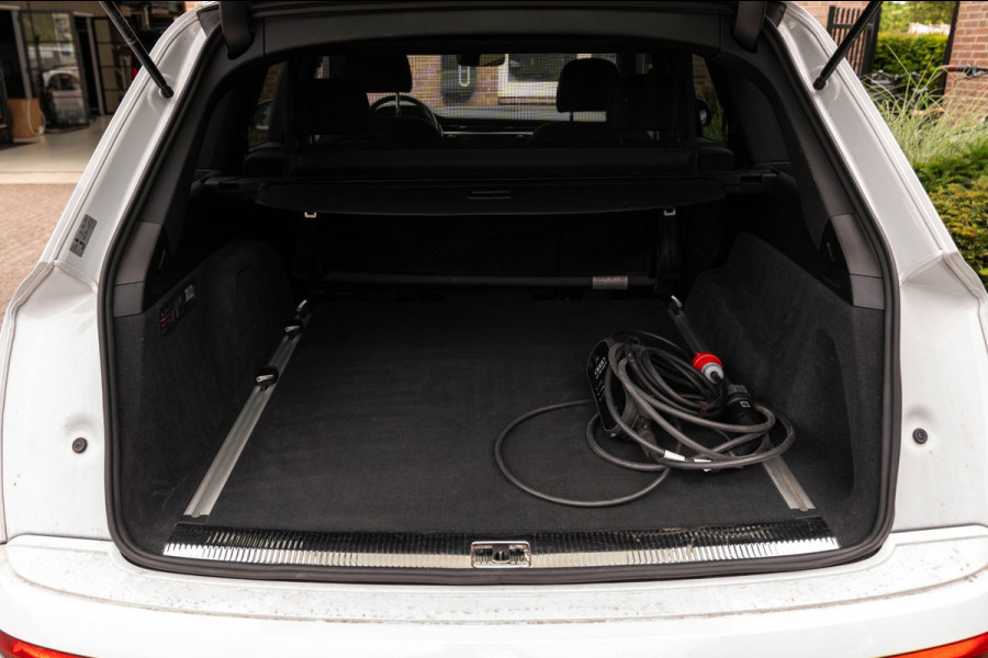 Audi Q7 55 TFSI e Quattro Pro Line S 381 PK 3x S-Line Luchtvering 360 Camera Elek. Trekhaak 22''
