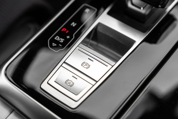 Audi Q7 55 TFSI e Quattro Pro Line S 381 PK 3x S-Line Luchtvering 360 Camera Elek. Trekhaak 22''