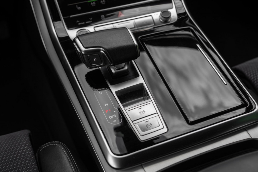Audi Q7 55 TFSI e Quattro Pro Line S 381 PK 3x S-Line Luchtvering 360 Camera Elek. Trekhaak 22''