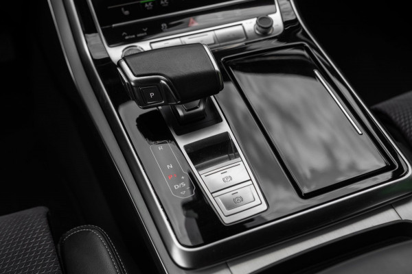 Audi Q7 55 TFSI e Quattro Pro Line S 381 PK 3x S-Line Luchtvering 360 Camera Elek. Trekhaak 22''