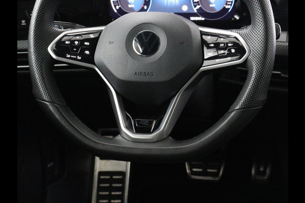 Volkswagen Golf 1.5 eTSI R-Line | Trekhaak | Stoelverwarming | Camera | Sportstoelen | Carplay | Navigatie | Sfeerverlichting | Climate control | Parkeerhulp | Adaptive cruise | File Assistent