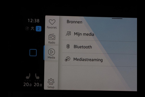 Volkswagen Golf 1.5 eTSI R-Line | Trekhaak | Stoelverwarming | Camera | Sportstoelen | Carplay | Navigatie | Sfeerverlichting | Climate control | Parkeerhulp | Adaptive cruise | File Assistent