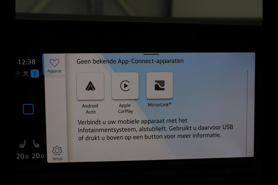 Volkswagen Golf 1.5 eTSI R-Line | Trekhaak | Stoelverwarming | Camera | Sportstoelen | Carplay | Navigatie | Sfeerverlichting | Climate control | Parkeerhulp | Adaptive cruise | File Assistent
