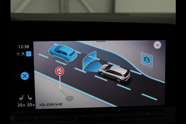 Volkswagen Golf 1.5 eTSI R-Line | Trekhaak | Stoelverwarming | Camera | Sportstoelen | Carplay | Navigatie | Sfeerverlichting | Climate control | Parkeerhulp | Adaptive cruise | File Assistent