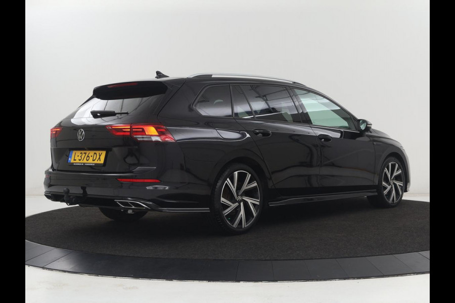 Volkswagen Golf 1.5 eTSI R-Line | Trekhaak | Stoelverwarming | Camera | Sportstoelen | Carplay | Navigatie | Sfeerverlichting | Climate control | Parkeerhulp | Adaptive cruise | File Assistent