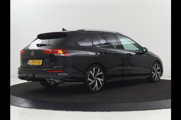 Volkswagen Golf 1.5 eTSI R-Line | Trekhaak | Stoelverwarming | Camera | Sportstoelen | Carplay | Navigatie | Sfeerverlichting | Climate control | Parkeerhulp | Adaptive cruise | File Assistent