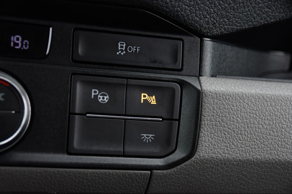 MAN TGE 3.180 35 2.0 L3H3 PB Edition Full Options! Adpatieve Cruise, Camera, Carplay, 177pk, LED, Stuurverwarming, Trekhaak, Multimedia, Voorruit verwarming, Uniek!