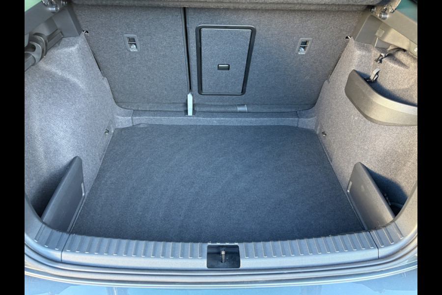 Škoda Karoq 1.5 TSI ACT Sportline Business | Trekhaak wegkl. | Elk. A-klep | Camera | Prijs Rijklaar!!