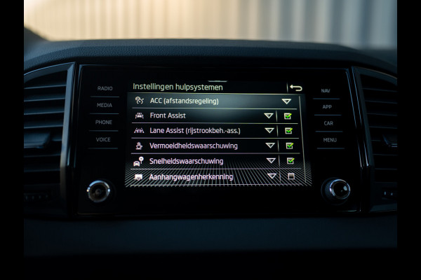 Škoda Karoq 1.5 TSI ACT Sportline Business | Trekhaak wegkl. | Elk. A-klep | Camera | Prijs Rijklaar!!