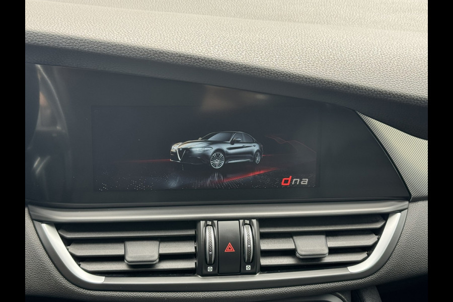 Alfa Romeo Giulia 2.0T Sprint Leder elektrisch+verwarmd Stuurverw Camera Carplay