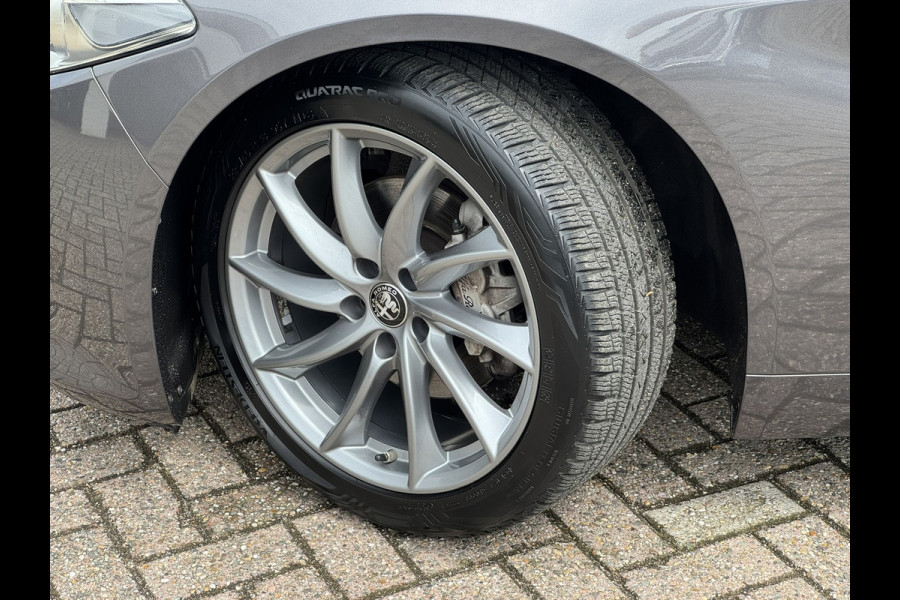 Alfa Romeo Giulia 2.0T Sprint Leder elektrisch+verwarmd Stuurverw Camera Carplay