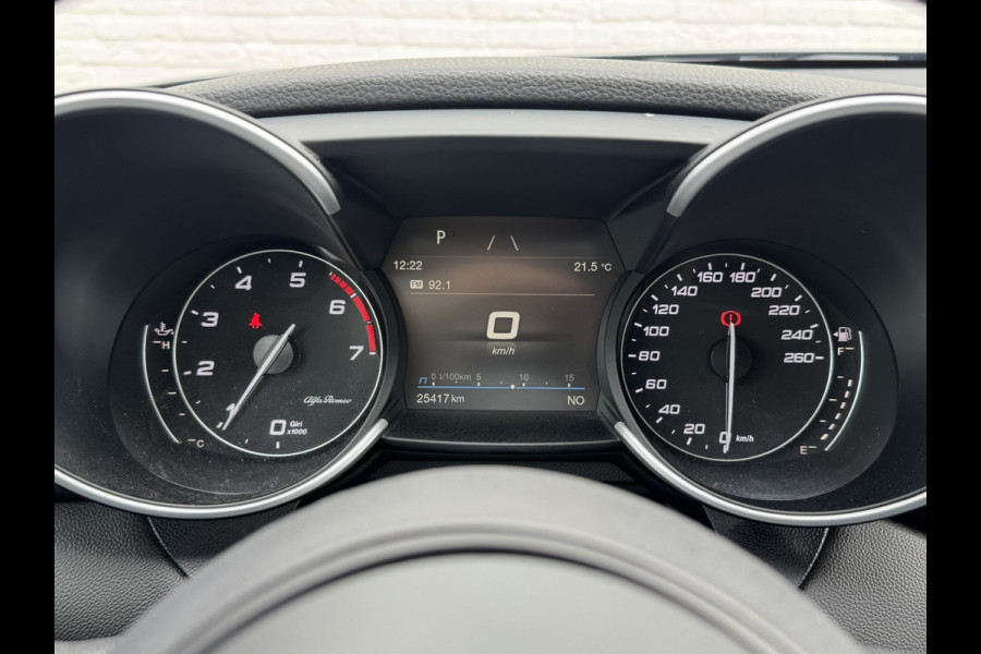 Alfa Romeo Giulia 2.0T Sprint Leder elektrisch+verwarmd Stuurverw Camera Carplay