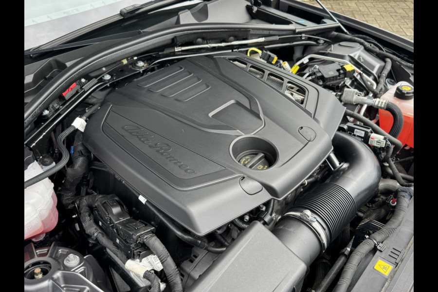 Alfa Romeo Giulia 2.0T Sprint Leder elektrisch+verwarmd Stuurverw Camera Carplay