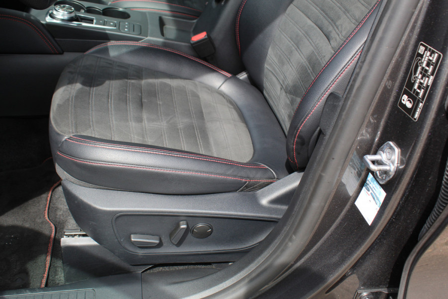 Ford Kuga 2.5 PHEV ST-Line X , 225pk , 1500kg Trekgewicht Naviagtie , Trekhaak , BenO audiosysteem , Camera Cruise control , Stoel en Voorruitverwarming