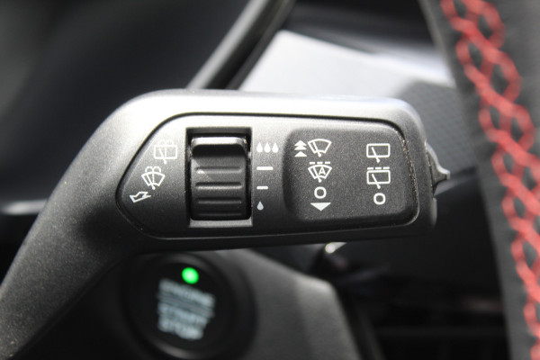 Ford Kuga 2.5 PHEV ST-Line X , 225pk , 1500kg Trekgewicht Naviagtie , Trekhaak , BenO audiosysteem , Camera Cruise control , Stoel en Voorruitverwarming